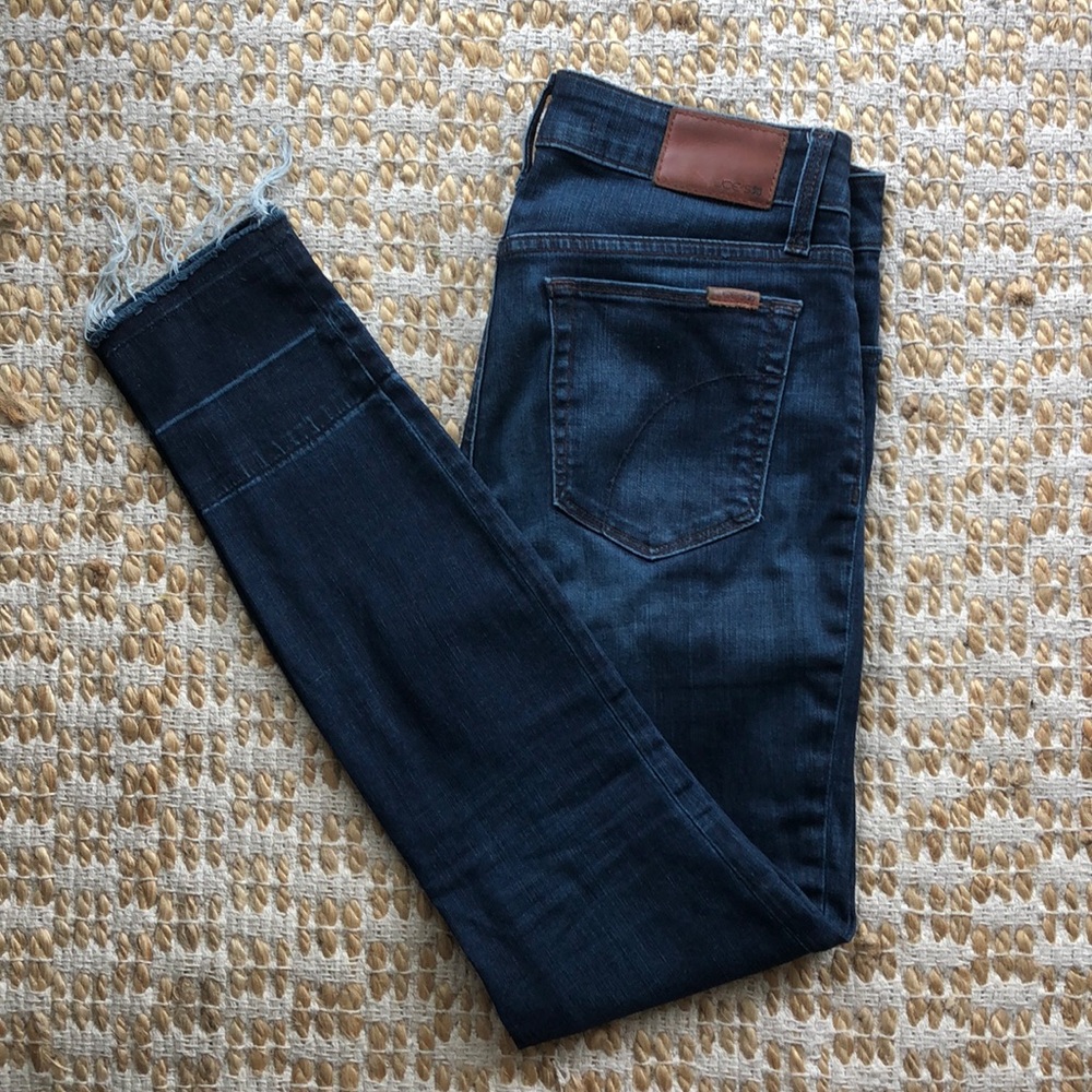 Joes jeans w frayed bottoms
